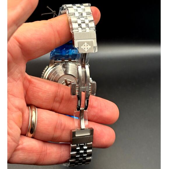 Zodiac Super Sea Wolf ZO9310 Automatic Diver Stainless Steel Jubilee Bracelet - Picture 16 of 17